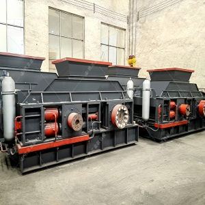 半自動2PG1200x800型液壓對輥破碎機發往四川