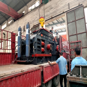 2PG1500x1000大型液壓對輥破碎機第二臺發往云南昆明