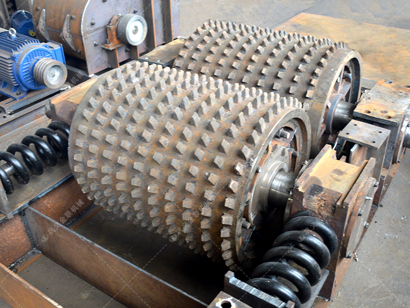 高碳硅鐵特別脆?防過粉碎雙齒輥有何特殊設計? 高碳硅鐵特別脆?防過粉碎雙齒輥有何特殊設計?