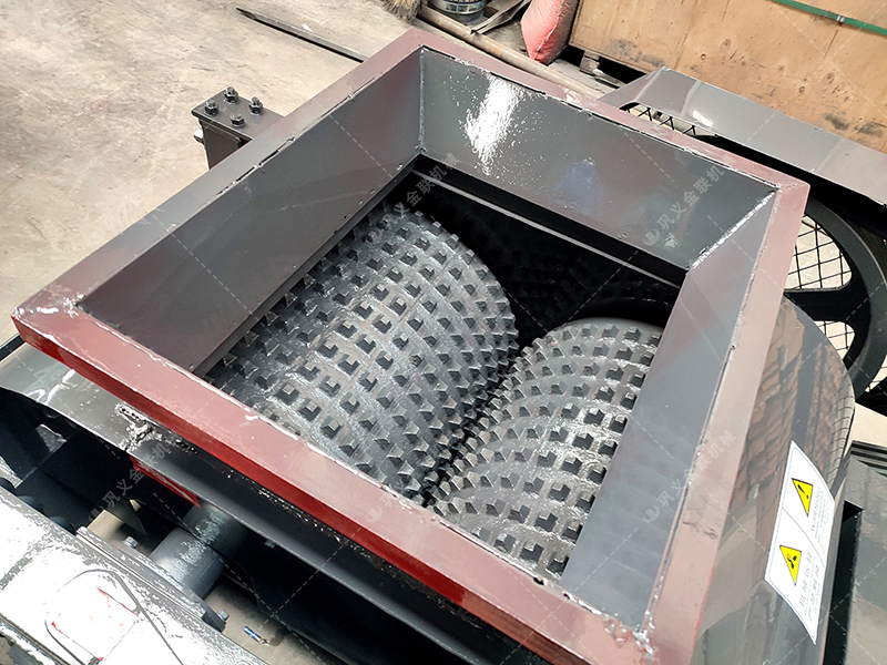 瀝青銑刨料破碎難題多?看雙齒輥破碎機(jī)如何 “啃硬骨頭” 出細(xì)活 瀝青銑刨料破碎難題多?看雙齒輥破碎機(jī)如何 “啃硬骨頭” 出細(xì)活